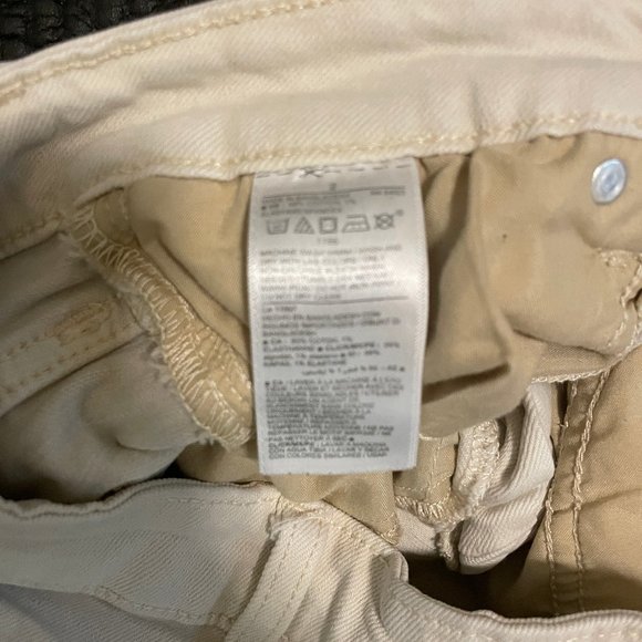 Old Navy OG High Waisted Cuffed Shorts Cream White Denim Women's 2 - Picture 3 of 4